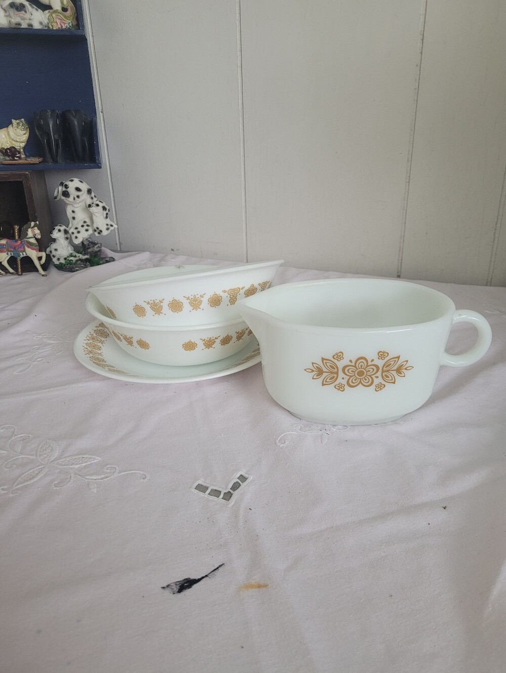 Vintage Pyrex Butterfly Gold Gravy Boat W/ Corningware Bowl (2) Plate